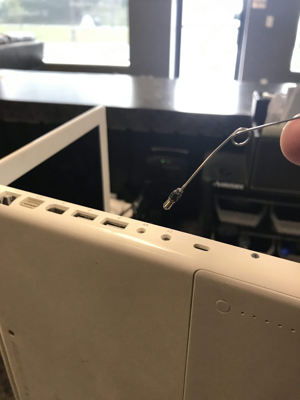Best way to remove a broken headphone jack inside of laptop or phone - Logistics